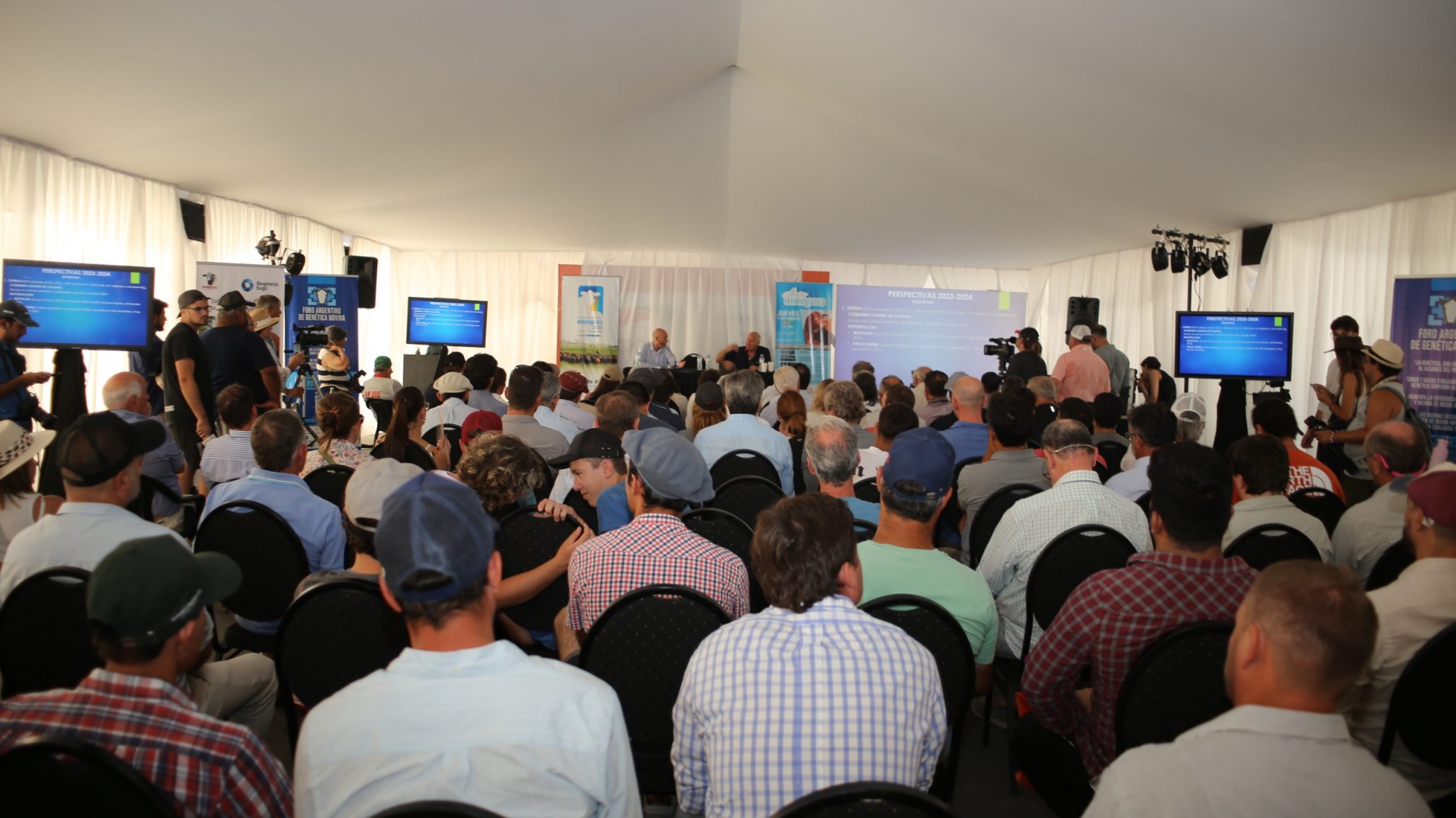 El IPCVA adelanta sus actividades en la feria